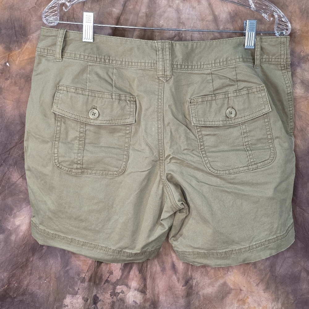 Eddie Bauer Utility Shorts Khaki Tan Stretch mid rise 5.5" inseam Size 6 or 8 - Picture 2 of 7